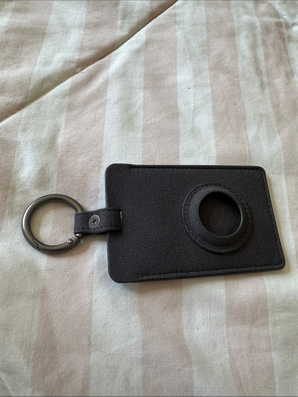 NWOT Unisex Luggage Tag Keyring with AirTag Pocket